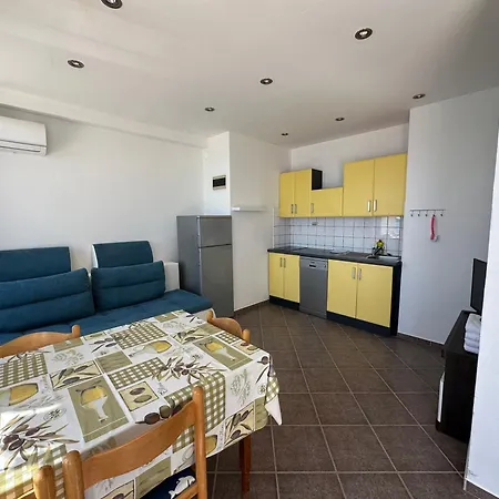 M, Ground Floor For 4 Persons Apartment Ljubac (Zadar)