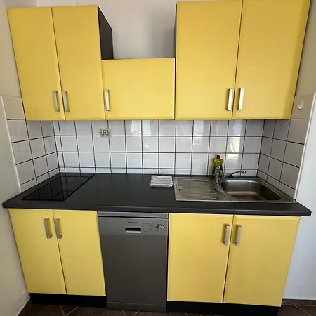 M, Ground Floor For 4 Persons Apartment *