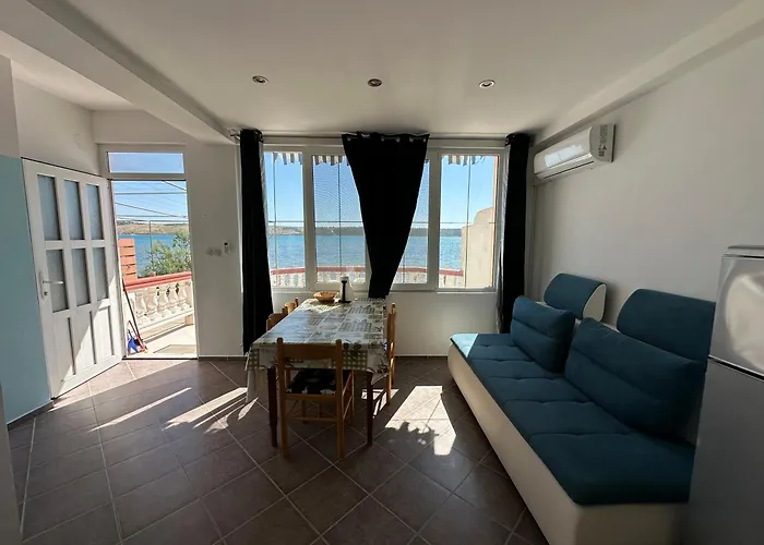 M, Ground Floor For 4 Persons Apartment