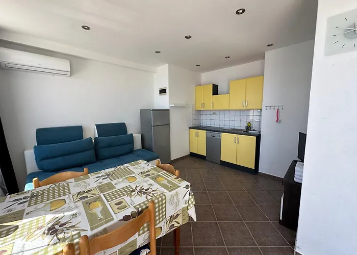 M, Ground Floor For 4 Persons Apartment Ljubac (Zadar)